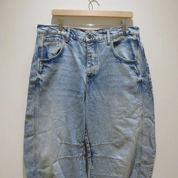 FREE PEOPLE WE THE FREE Good Luck Mid Rise Barrel Jeans Ultra Light Beam 31S - Picture 4 of 16